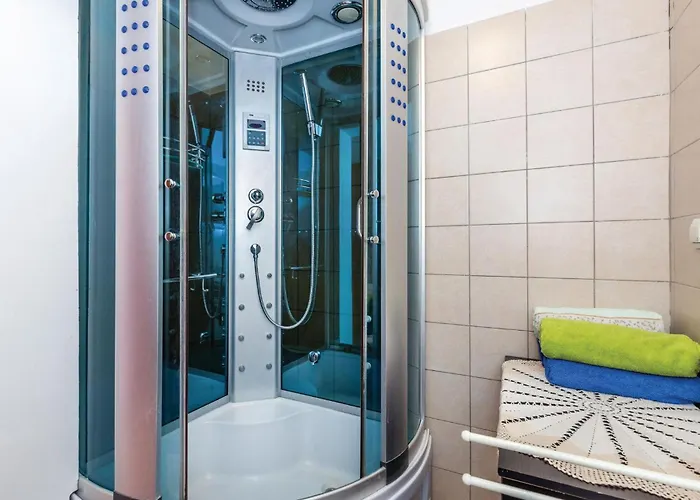 Lejlighed In With Kitchen