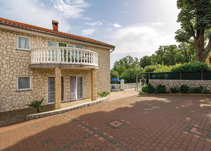 Lejlighed In With Kitchen