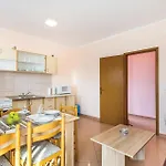 In With Kitchen アパート マトゥリ