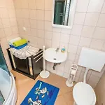 アパート In With Kitchen